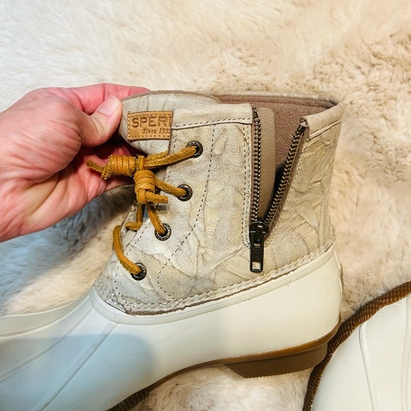 Sperry Saltwater Crunch Duck Rain Boots Gold / Ivory sts99726 Women's US 9.5 - Picture 6 of 13